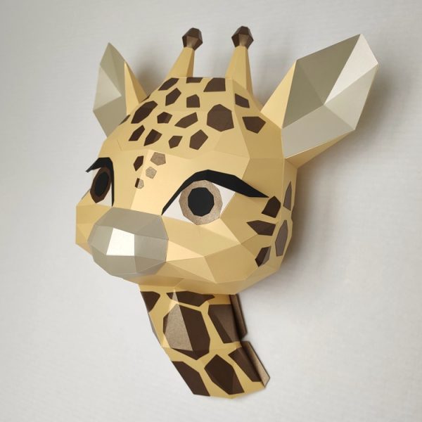 giraffe 3d poligonal shape