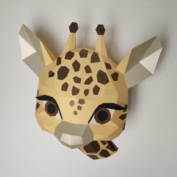 Papercraft giraffe